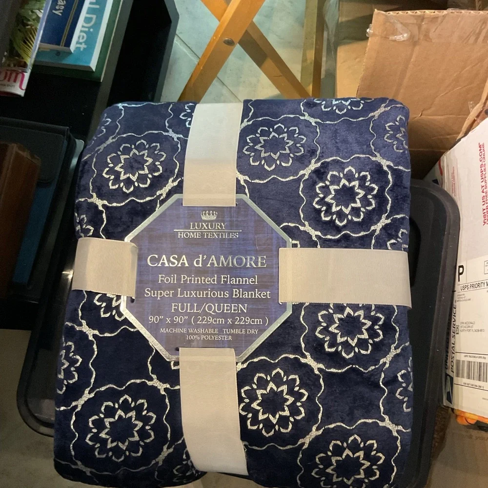 NWT Blue Flannel Casa d’Amore Luxury Textiles, foil printed, super luxurious